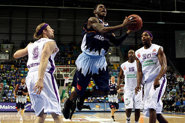 而骑士通过 而骑士通过